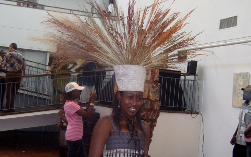 A model with an exquisite head dress