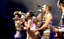 Shingai Shoniwa  is joined on stage by Hope Masike, Chiwoniso Maraire and Tariro Ne Gitare